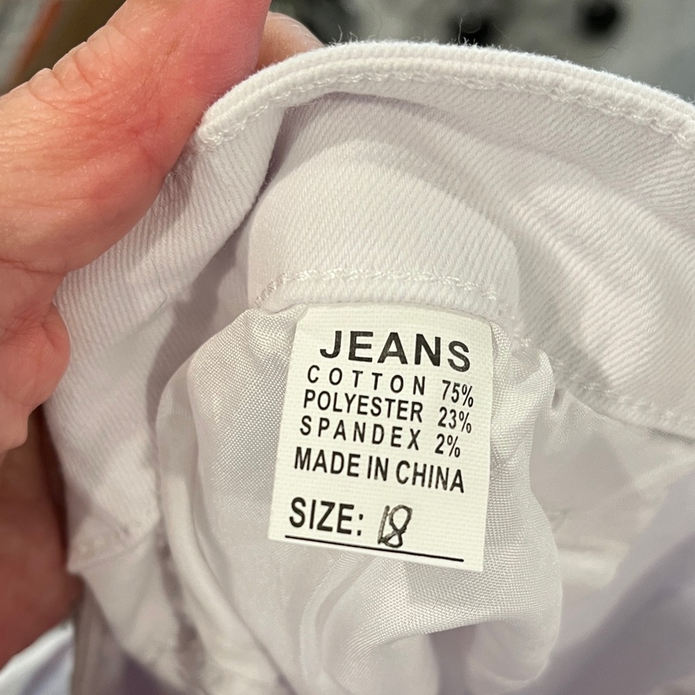 New with tags White Distressed Women Jeans size 18 - Picture 4 of 4